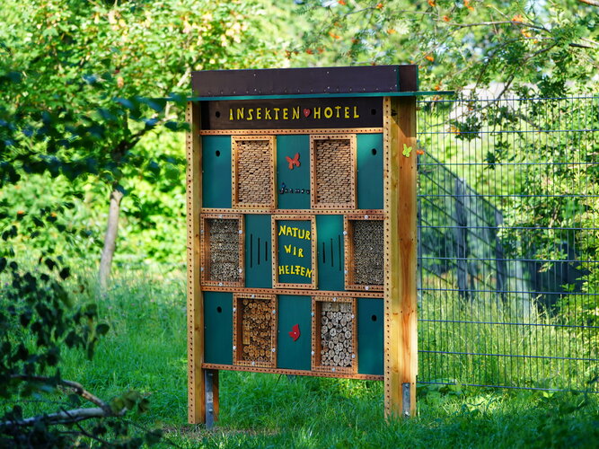 Insect hotel: Home to bees and other useful animals